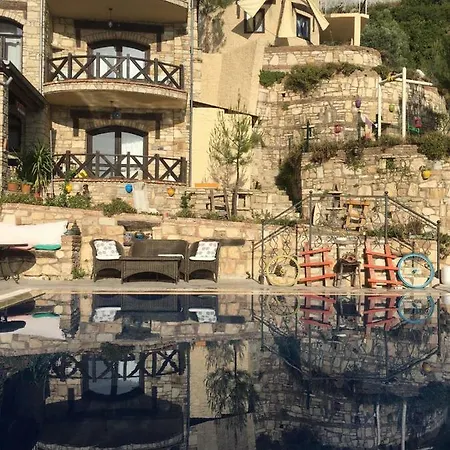 ホテル The Stone Castle Boutique 4*