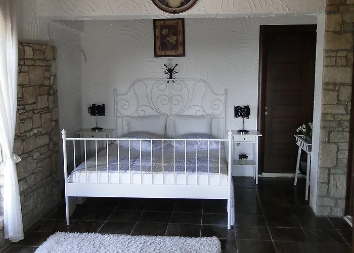 فندق The Stone Castle Boutique 4*