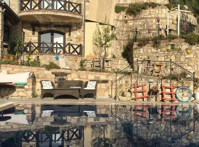 فندق The Stone Castle Boutique 4*